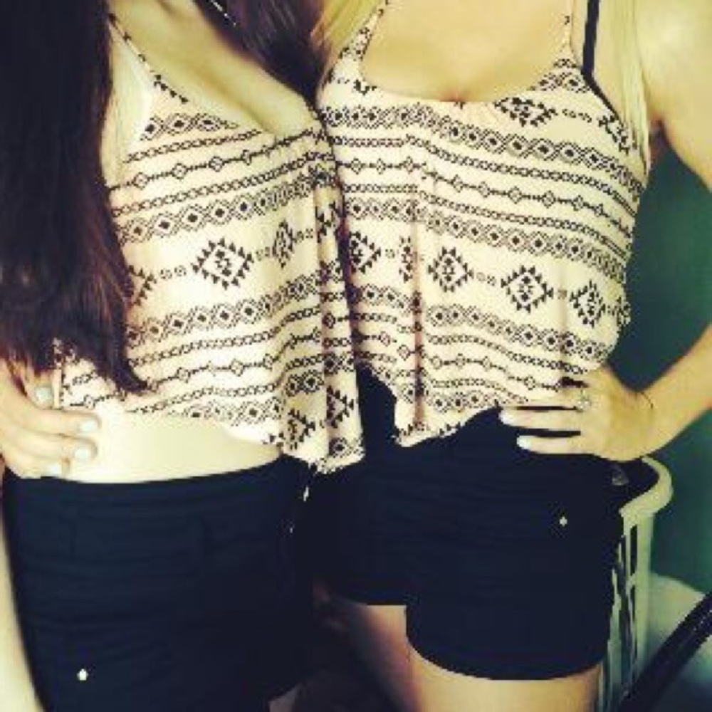 Crop top - Picture 2 of 4